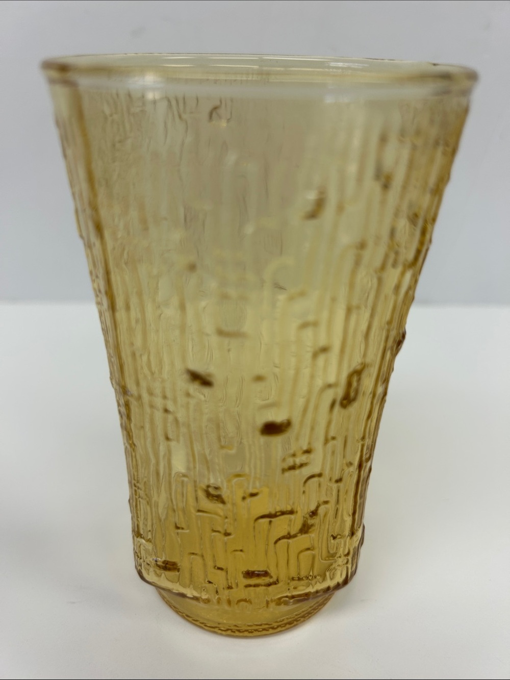 Vintage 1970’s ANCHOR HOCKING 5 x 3 “Pagoda” tumbler in honey gold colour 250 ml